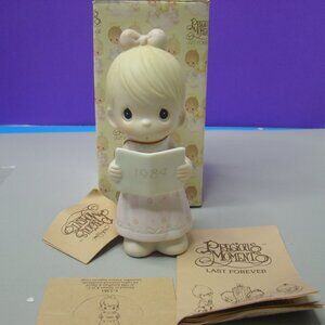 Precious Moments 1984 Wishing You A Merry Christmas E-5383 Girl Reading a Book